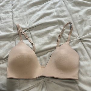 Skims wireless form t shirt Demi bra 32C